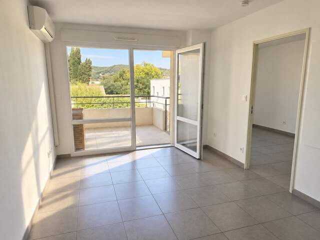LA CIOTAT APPARTEMENT TYPE 2 AVEC TERRASSE ET GARAGE — photo du bien