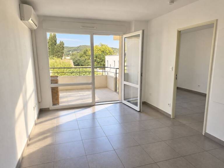 LA CIOTAT APPARTEMENT TYPE 2 AVEC TERRASSE ET GARAGE — photo 1