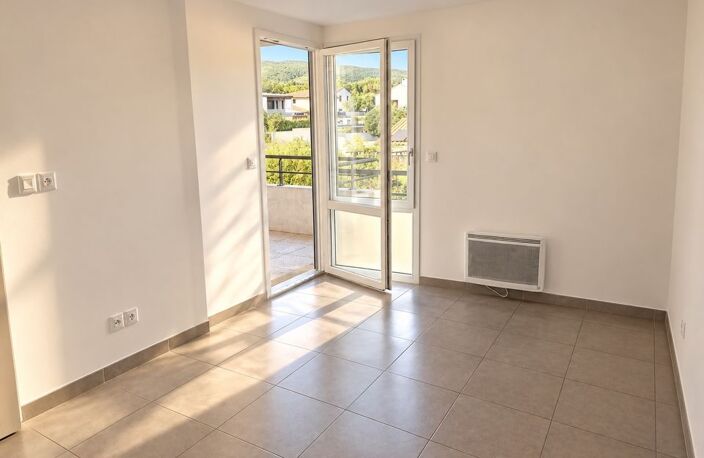 LA CIOTAT APPARTEMENT TYPE 2 AVEC TERRASSE ET GARAGE — photo 3
