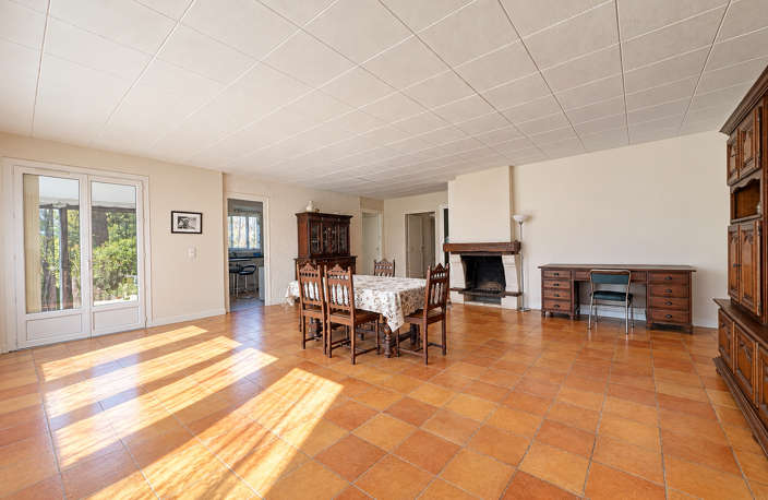 Maison traditionnelle de plain-pied. ST DENIS DE PILE. — photo 2