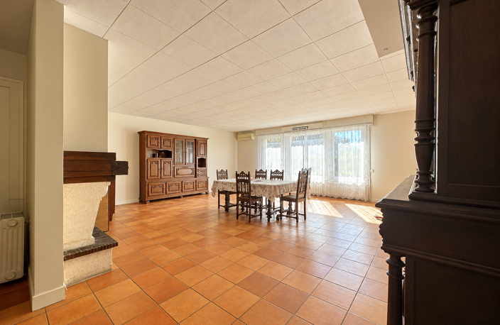 Maison traditionnelle de plain-pied. ST DENIS DE PILE. — photo 3
