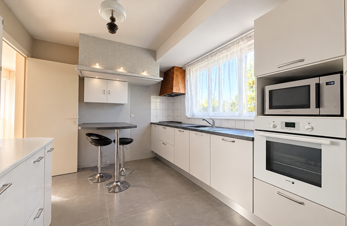 Maison traditionnelle de plain-pied. ST DENIS DE PILE. — photo 4
