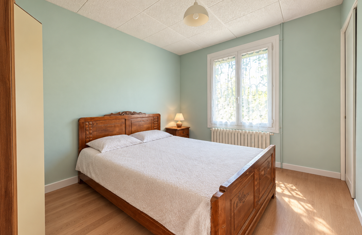Maison traditionnelle de plain-pied. ST DENIS DE PILE. — photo 5