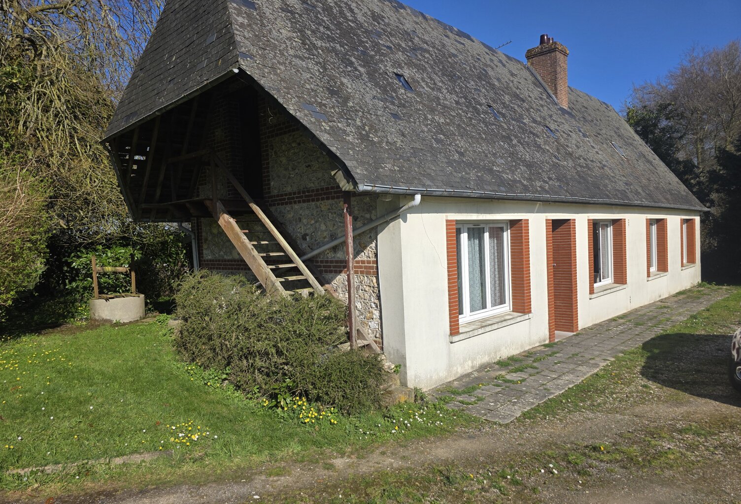 A la campagne longère de caractère avec bâtiment en colombages — photo 1