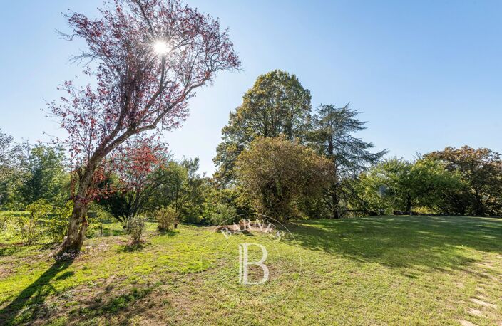 Saint-Didier-au-Mont-d'Or - Maison de 190 m² - Terrain de 2990 m² - 5 chambres - Piscine — photo 2