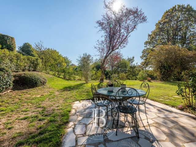 Saint-Didier-au-Mont-d'Or - Maison de 190 m² - Terrain de 2990 m² - 5 chambres - Piscine — photo du bien