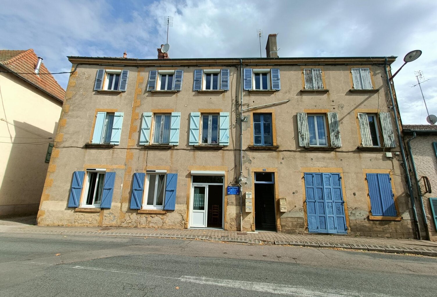 Vente appartement 2 pièces 64 m² Saint-Denis-de-Cabanne (42750) — photo 1