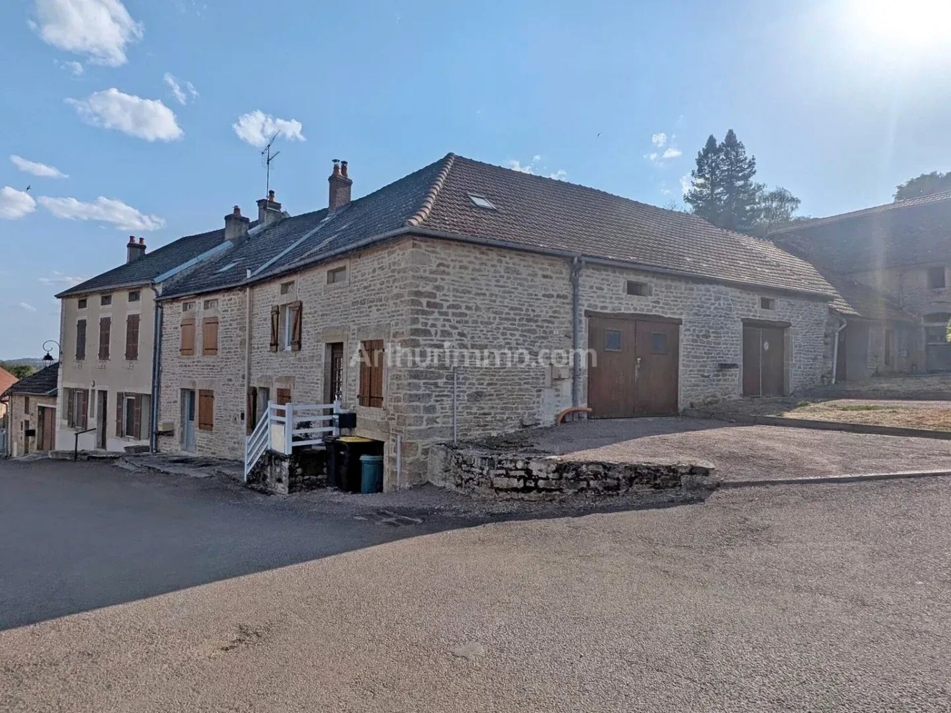 Immeuble 6 pièces 175 m² · à Éguilly · 175 m² · 129 000 €