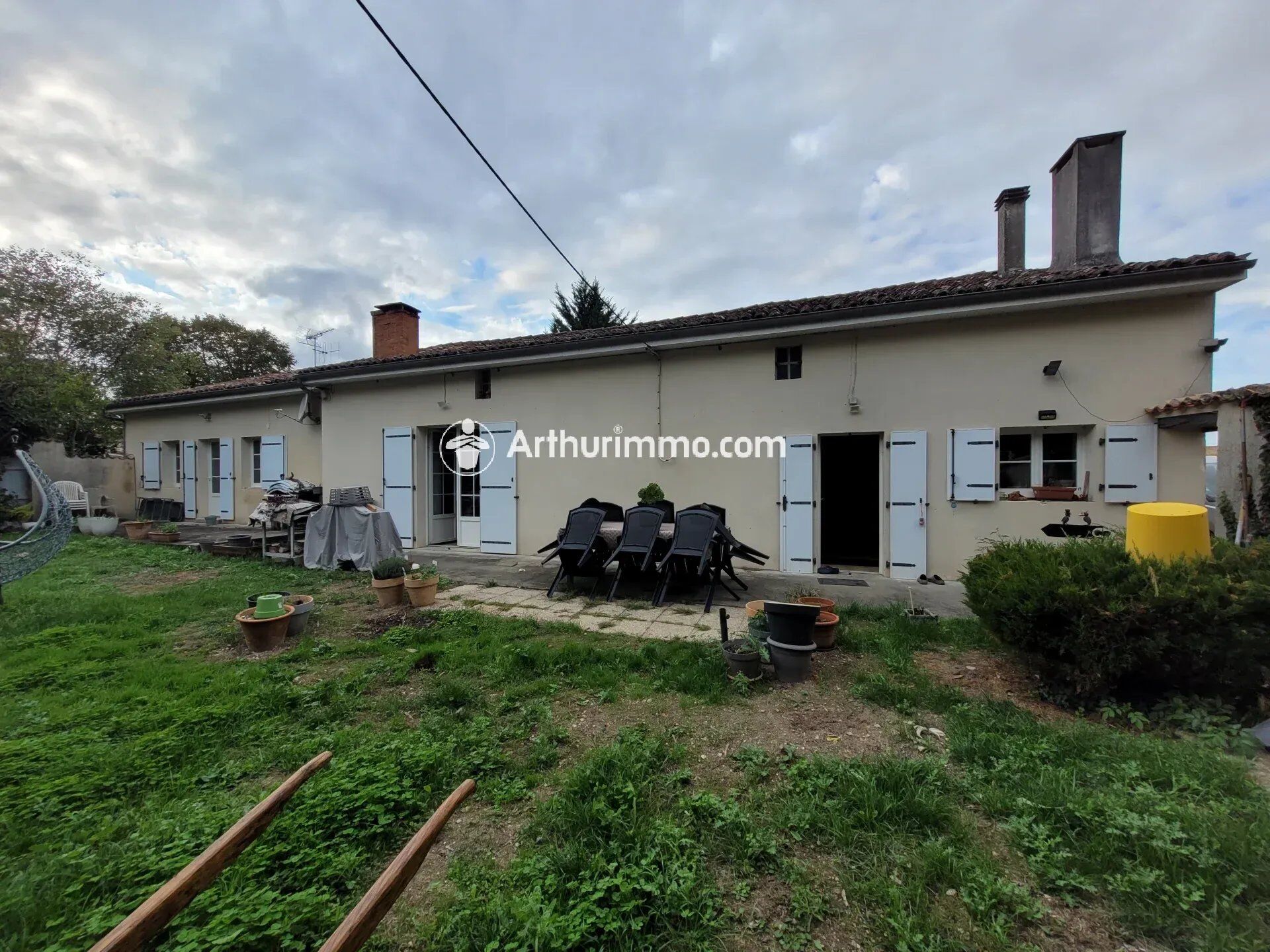 Maison 5 pièces 118 m² · à Saint-Jean-d'Angély · 118 m² · 163 500 €