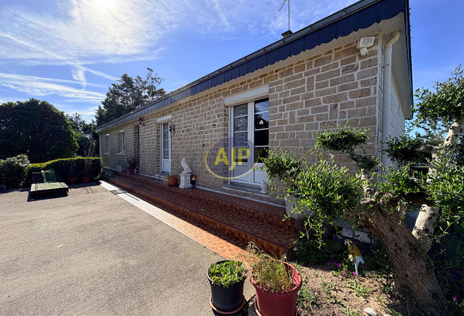Maison - 6 pieces - 1500m² terrain — photo 1