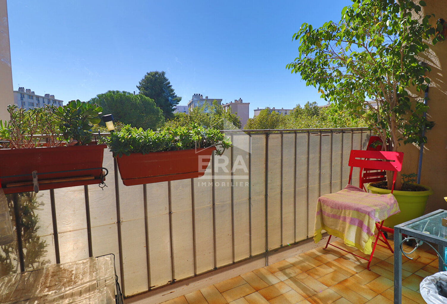 MARSEILLE 13010 SAINT-TRONC  T3 TRAVERSANT 48,60 M² AVEC BALCON ET LOGGIA EXPOSITION SUD — photo 1