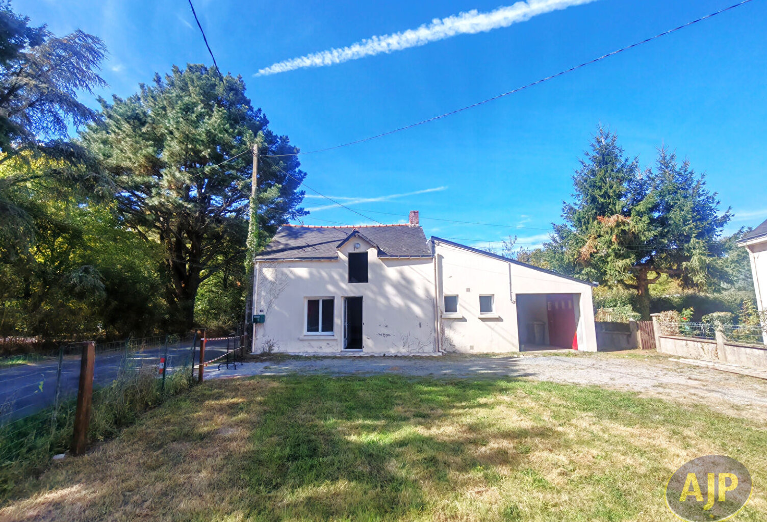Maison à rénover à HERIC ! — photo 1