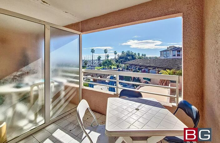 STUDIO MEUBLE AVEC COIN NUIT ANTIBES A L'ANNEE — photo 4