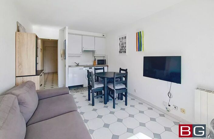 STUDIO MEUBLE AVEC COIN NUIT ANTIBES A L'ANNEE — photo 5