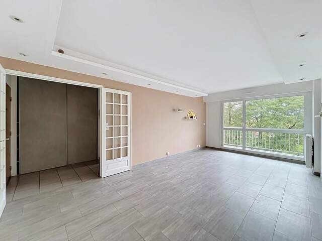 Appartement familial 4 pièces de 79 m² avec balcon, cave et parking – Résidence sécurisée à Brunoy — photo du bien