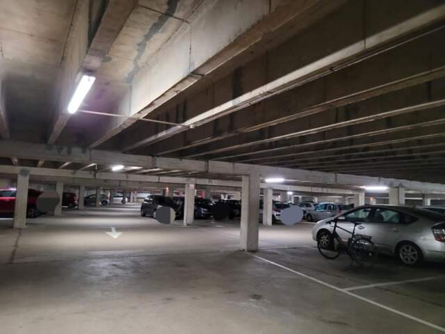 Place de parking en sous sol sécurisé hyper centre — photo du bien