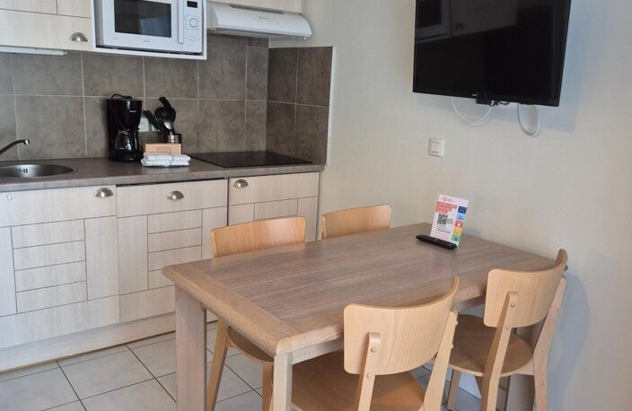 Appartement T2 meublé et équipé résidence calme sécurisée piscines chauffées — photo 2