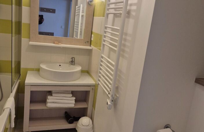 Appartement T2 meublé et équipé résidence calme sécurisée piscines chauffées — photo 3