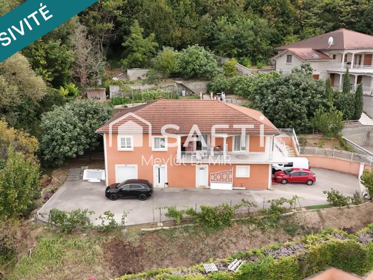 Maison, et terrain de 1 350 m² à Bourgoin-Jallieu — photo 1