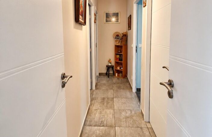Maison de plain-pied  3 chambres  Garage  Terrain de 795 m² — photo 5