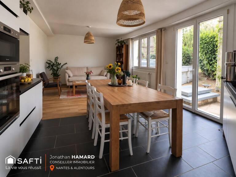 Nantes  Zola | Le confort d'un appartement clé en main, entre terrasse et jardin arboré — photo 1