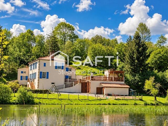 SIGOURNAIS  Propriété de charme de 150 m² en bord de rivière avec dépendances