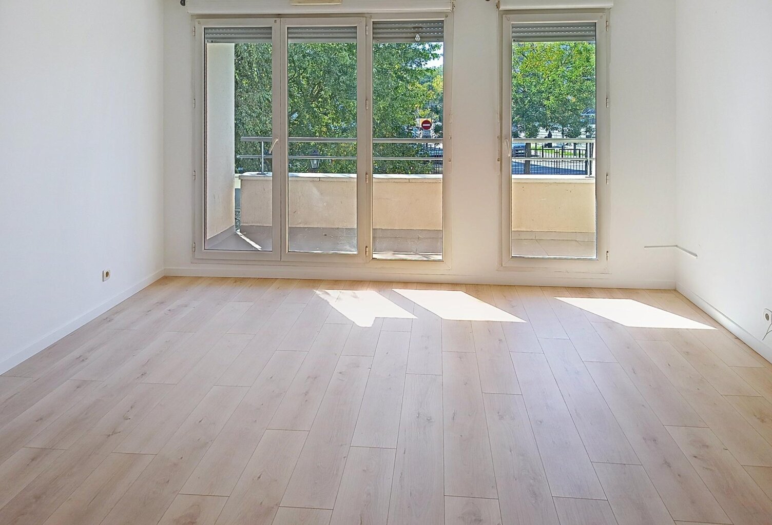 Très Bel Appartement 3P Lumineux avec Extérieur au pied de la Gare RER de Cergy-le-Haut — photo 1