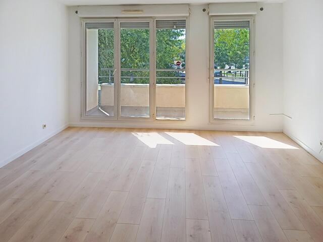 Très Bel Appartement 3P Lumineux avec Extérieur au pied de la Gare RER de Cergy-le-Haut