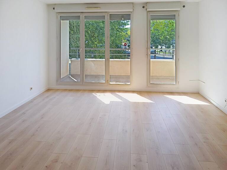 Très Bel Appartement 3P Lumineux avec Extérieur au pied de la Gare RER de Cergy-le-Haut — photo 1
