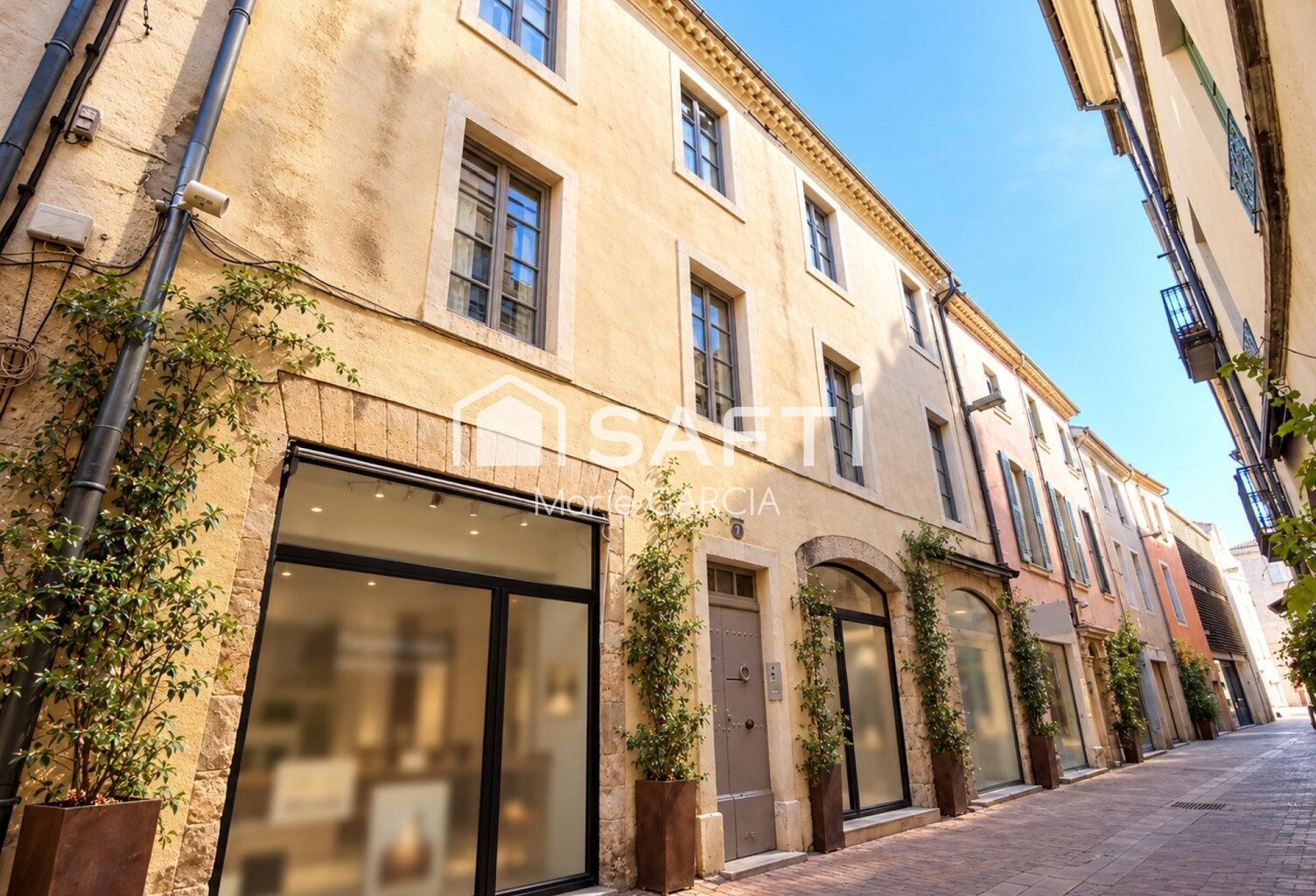 Nîmes Ecusson : immeuble de rapport mixte — photo 1