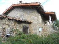 Lieu-dit Meymont Olliergues, ensemble de 3 maisons et dépend — photo 4