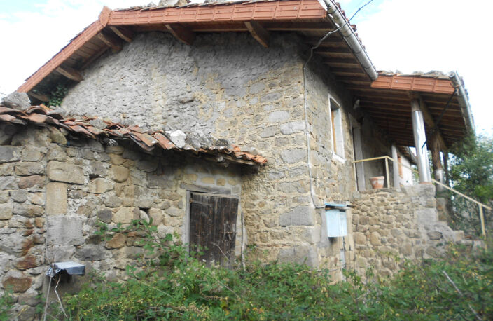 Lieu-dit Meymont Olliergues, ensemble de 3 maisons et dépend — photo 4