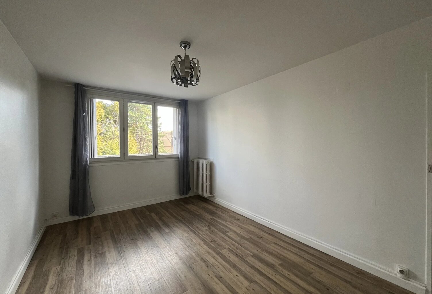 A LOUER - APPARTEMENT DE 3 PIECES SITUE A PROXIMITE DU CENTRE VILLE DE CHARTRES — photo 1
