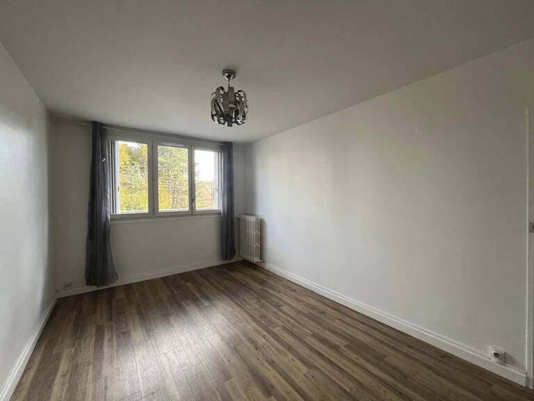 A LOUER - APPARTEMENT DE 3 PIECES SITUE A PROXIMITE DU CENTRE VILLE DE CHARTRES — photo 1
