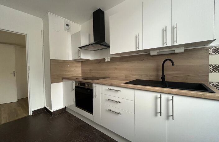 A LOUER - APPARTEMENT DE 3 PIECES SITUE A PROXIMITE DU CENTRE VILLE DE CHARTRES — photo 2