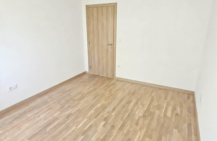 Maison individuelle de plain pied, avec garage — photo 5