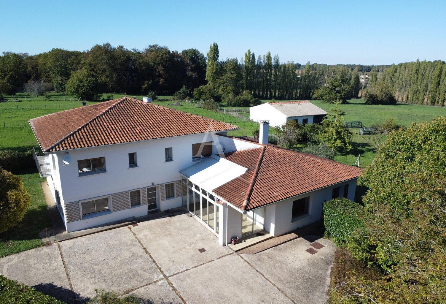 Maison  d'architecte Cravans 17260 — photo 1