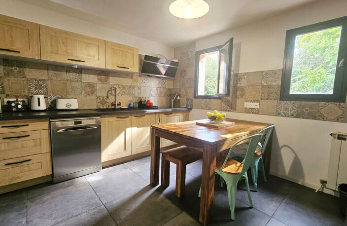Maison T6 de 115m² sur parcelle de 480m², piscine, stationnement, au calme — photo 4