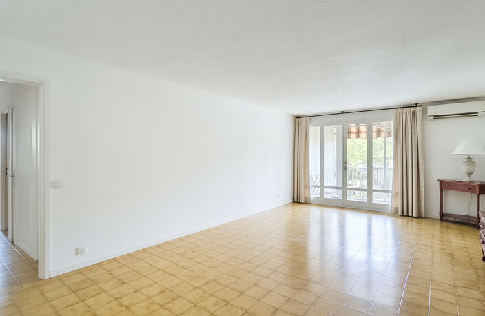 FREJUS DERNIER ETAGE T5 DOUBLE PARKING GARAGE CAVES — photo 2