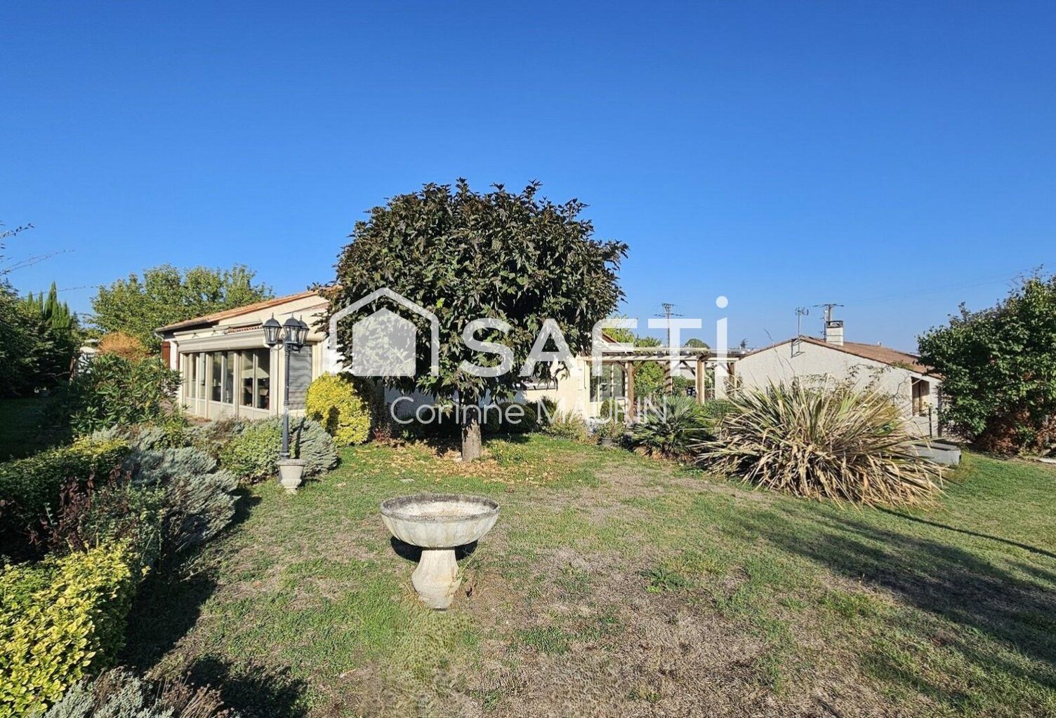 ARCHIAC  Maison familiale de plain-pied avec jardin — photo 1