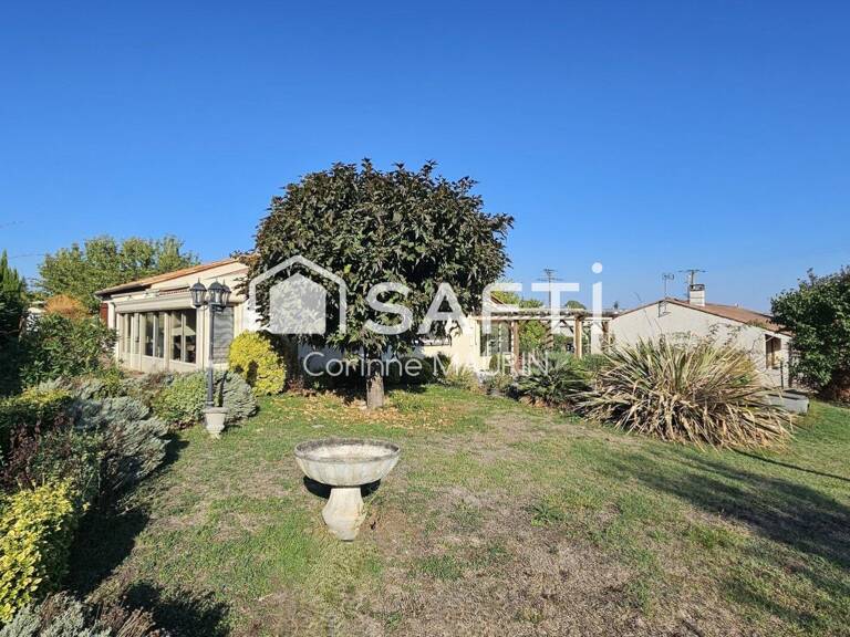 ARCHIAC  Maison familiale de plain-pied avec jardin — photo 1