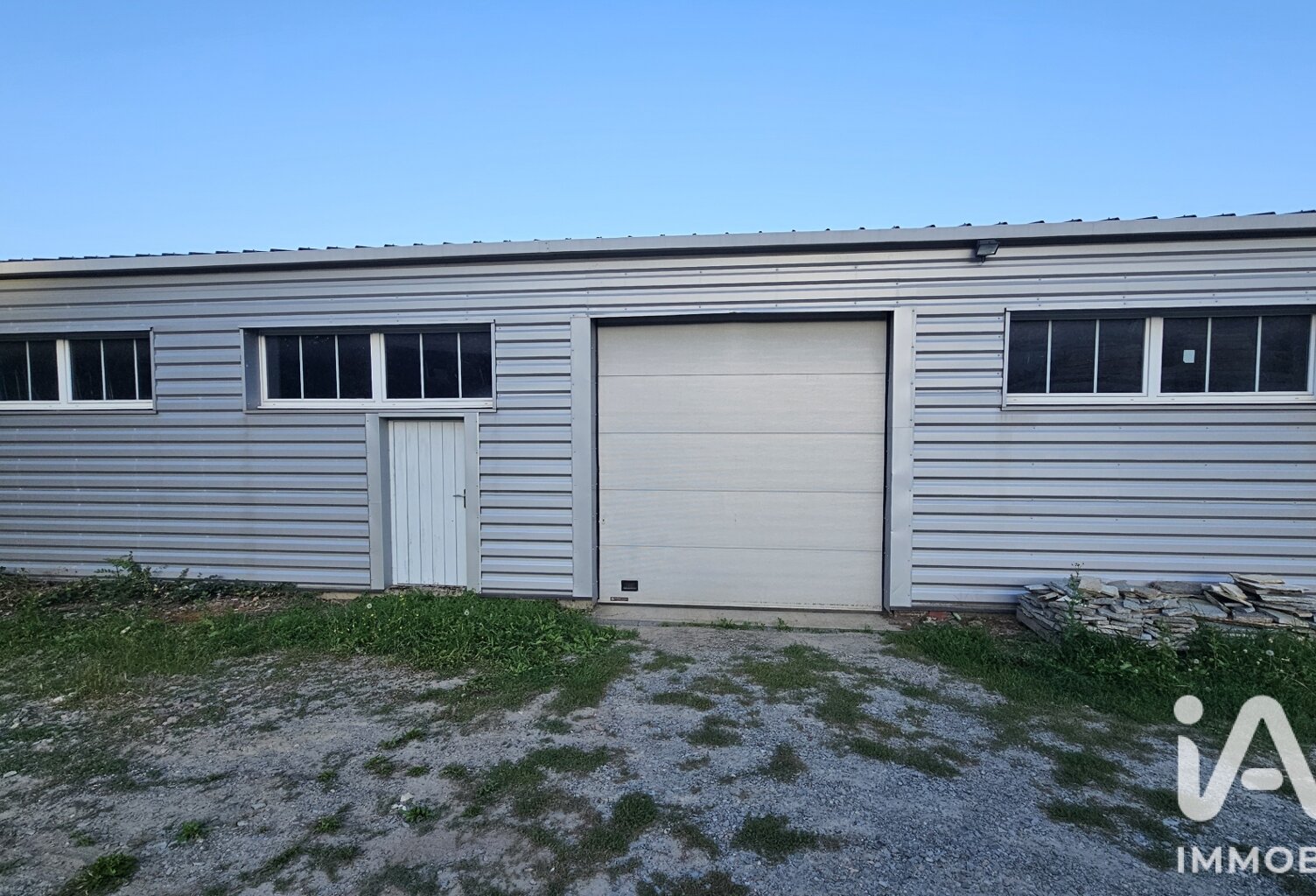 Vente Garage 153 m&sup2; — photo 1