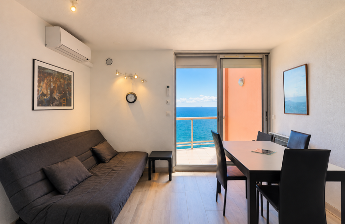 2 PIECES VUE MER ENTIEREMENT RENOVE AVEC PARKING PRIVATIF EN — photo 3