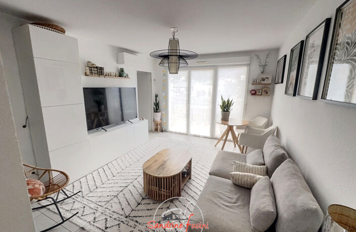 PLANS DE CARROS, dans résidence fermée avec piscine, superbe — photo 3