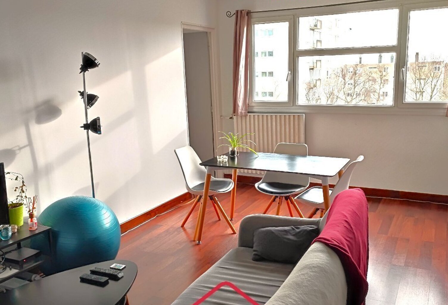 Bel Appt.T4.  66.77m². 3chambres + Parkings + Cave + garage vélos. — photo 1