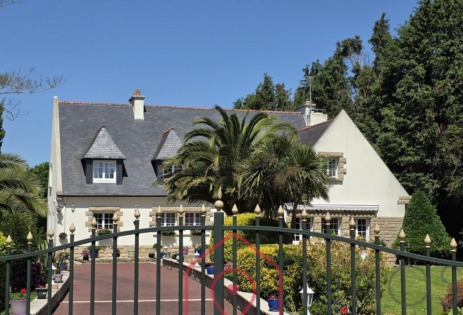 Concarneau  Demeure de style breton de 260 m² utiles sur un terrain clos de 6500m2 — photo 1