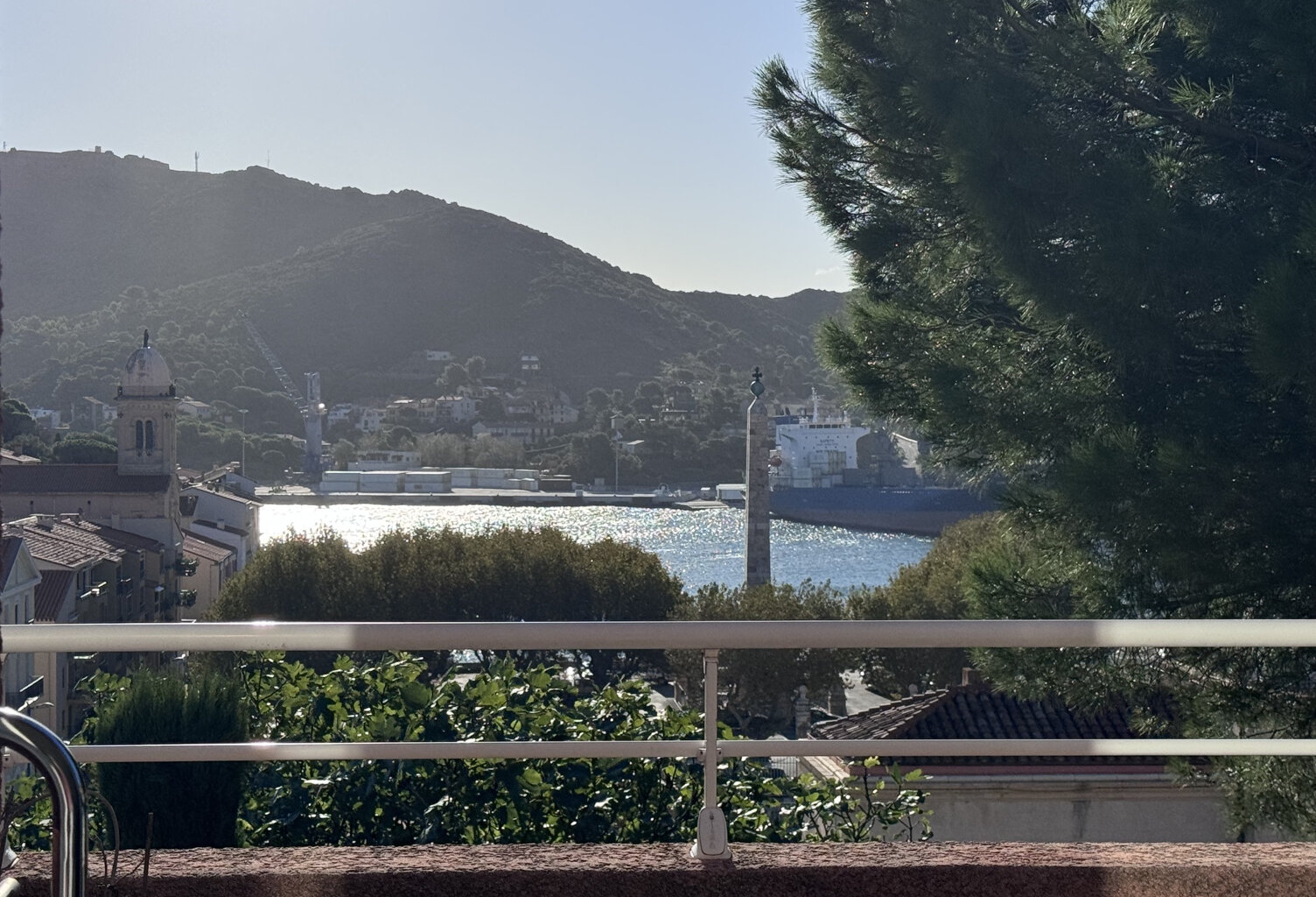 APPARTEMENT T3 EN DUPLEX AVEC TERRASSE ET VUE IMPRENABLE SUR LE PORT — photo 1