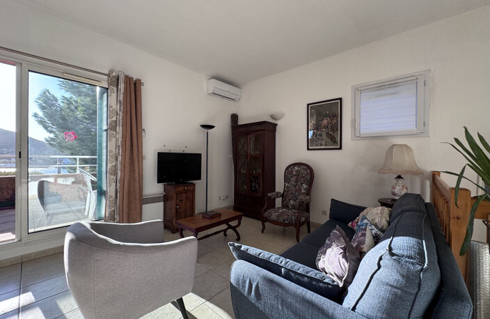 APPARTEMENT T3 EN DUPLEX AVEC TERRASSE ET VUE IMPRENABLE SUR LE PORT — photo 2