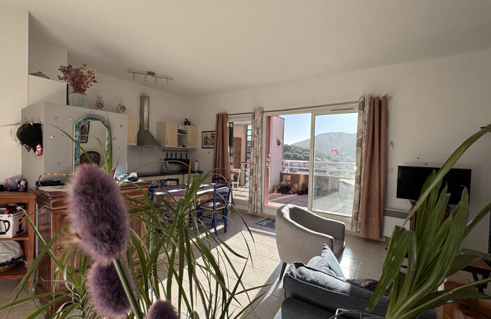APPARTEMENT T3 EN DUPLEX AVEC TERRASSE ET VUE IMPRENABLE SUR LE PORT — photo 3