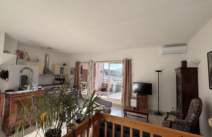 APPARTEMENT T3 EN DUPLEX AVEC TERRASSE ET VUE IMPRENABLE SUR LE PORT — photo 4